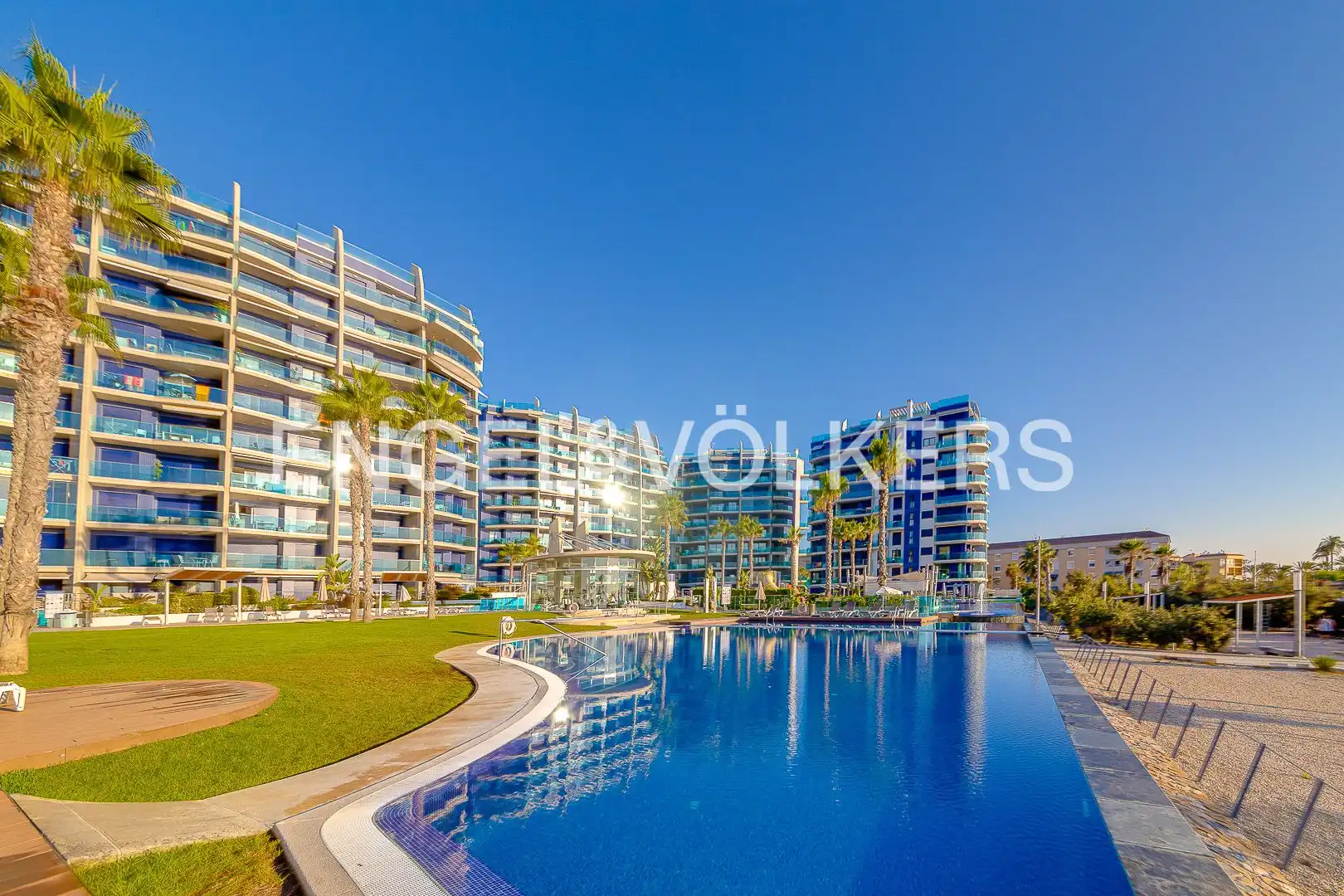 Schwimmbecken von Erdgeschoss zum Verkauf in Torrevieja mit Klimaanlage, Heizung und Terrasse