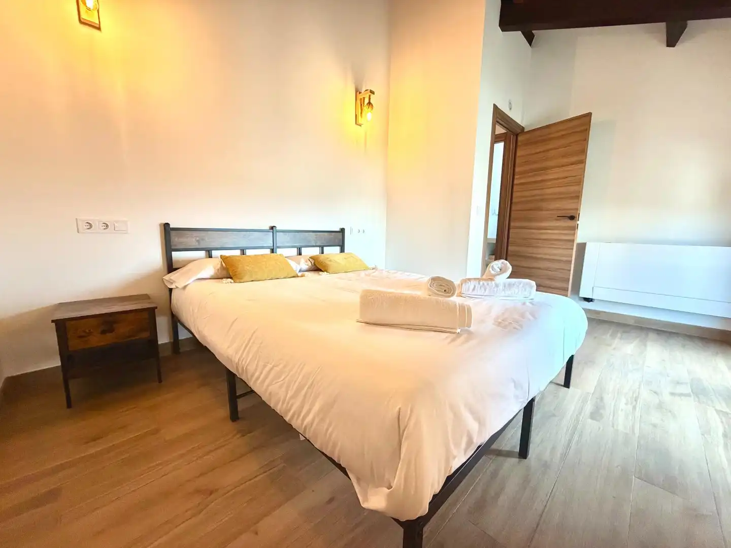 Dormitori de Apartament de lloguer en Miengo amb Calefacció, Jardí privat i Terrassa