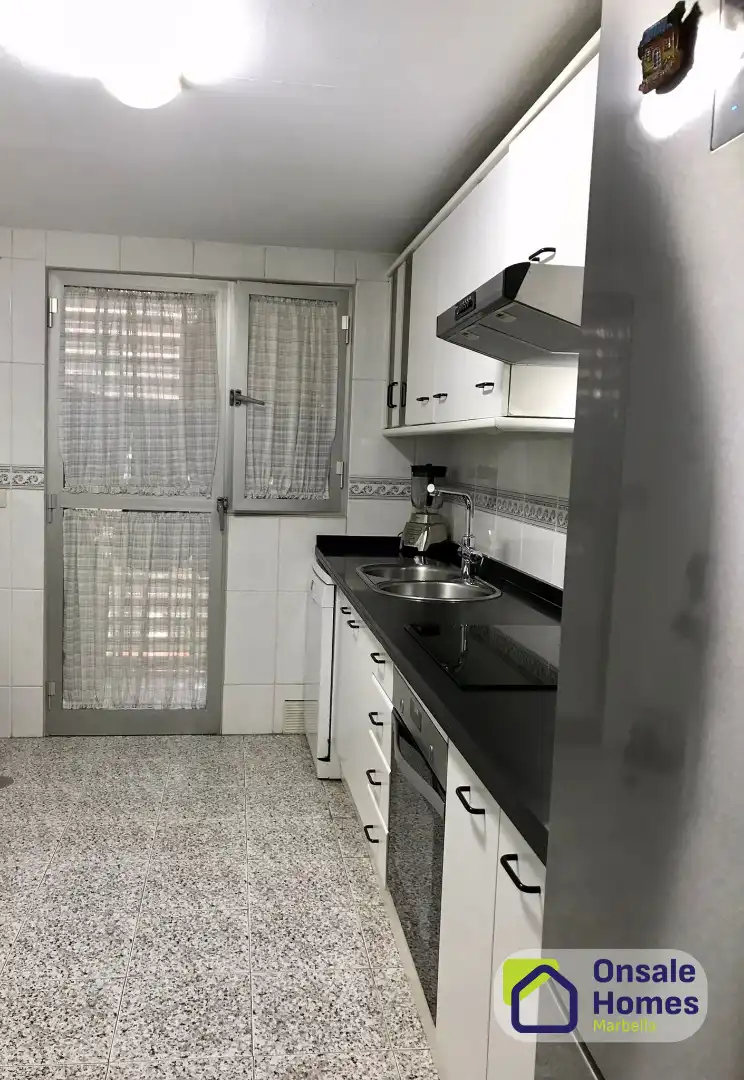 Cocina de Piso en venta en Marbella con Aire acondicionado, Terraza y Trastero