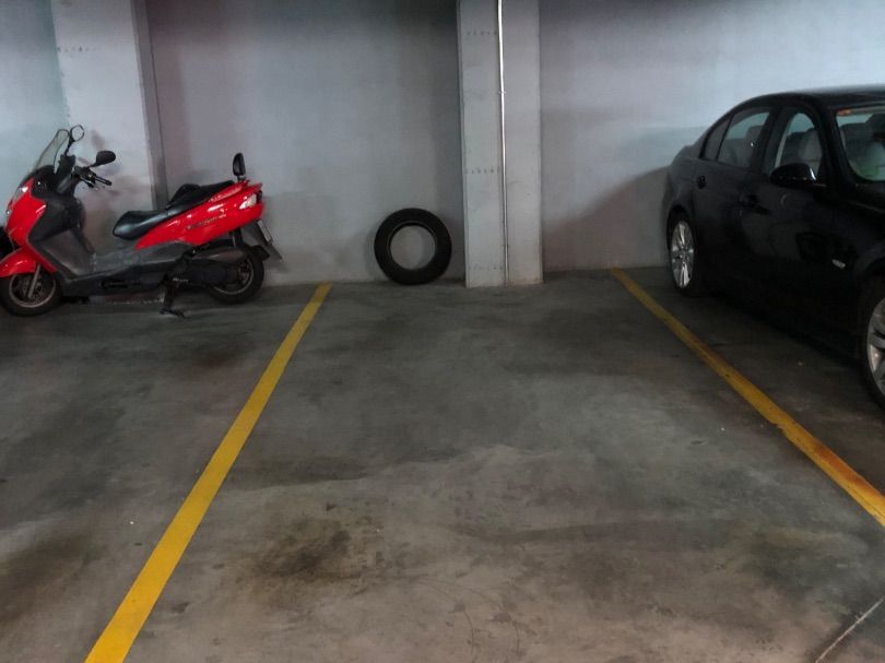 Garage to rent in Calle de Mauricio Legendre, 45, Castilla