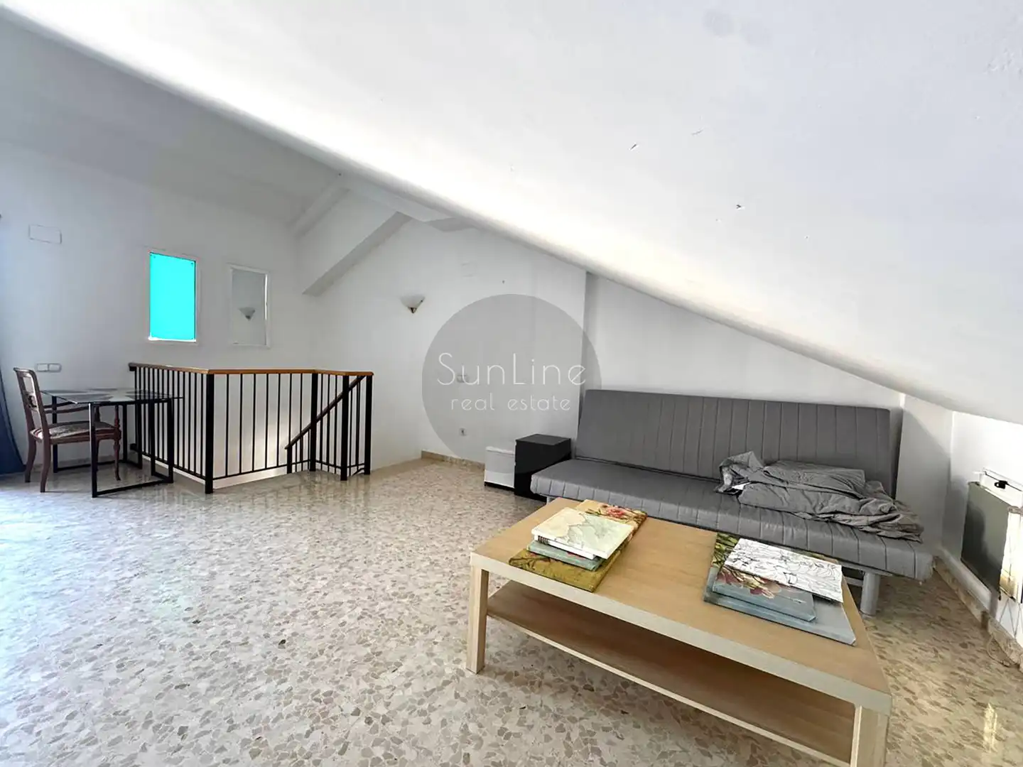 Wohnzimmer von Einfamilien-Reihenhaus zur Miete in Moncada mit Klimaanlage, Privatgarten und Terrasse