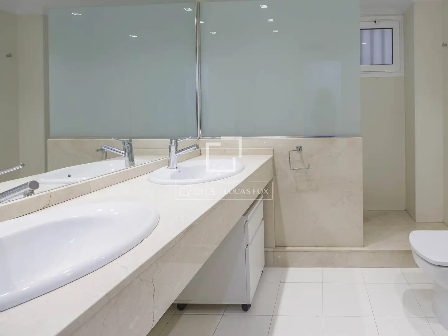 Badezimmer von Wohnung zur Miete in Valencia mit Klimaanlage, Heizung und Parkett