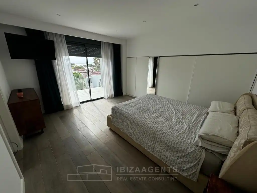 Habitación de Apartamento en venta en Santa Eulària des Riu con Aire acondicionado, Calefacción y Piscina