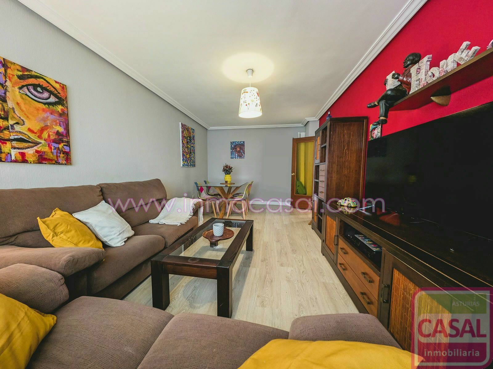 Sala de estar de Piso en venta en Oviedo  con Calefacción y Trastero