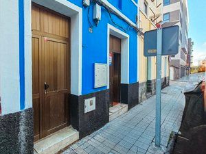 Vista exterior de Casa adosada en venda en Las Palmas de Gran Canaria amb Terrassa