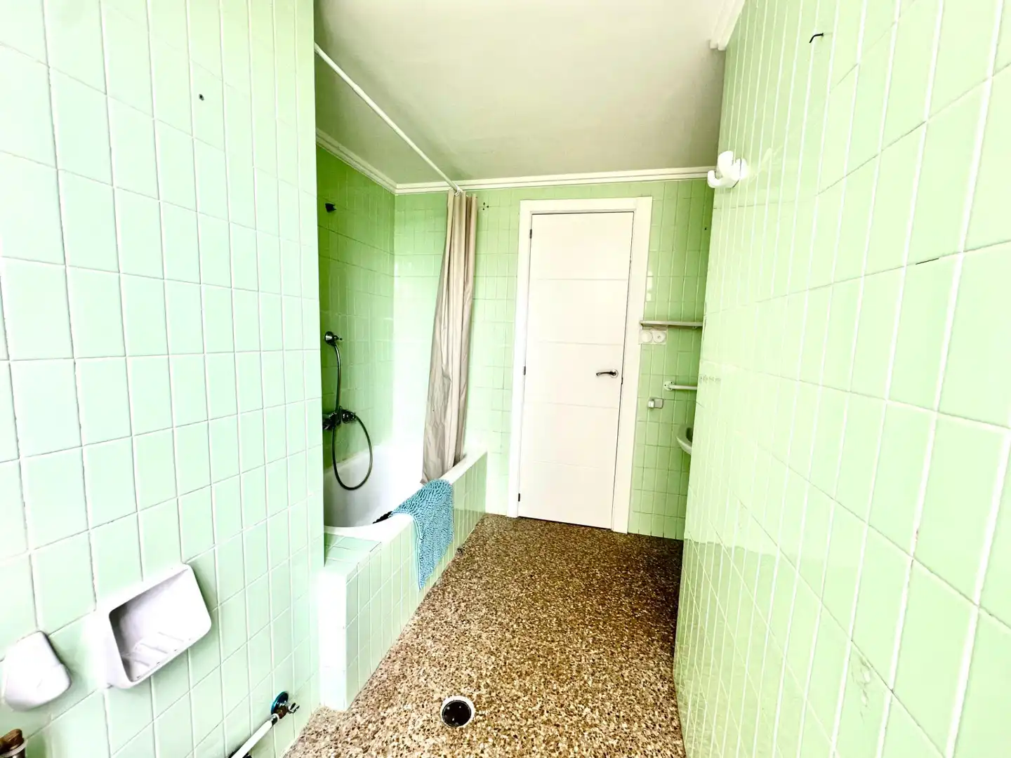 Baño de Apartamento de alquiler en Gandia con Aire acondicionado, Calefacción y Amueblado