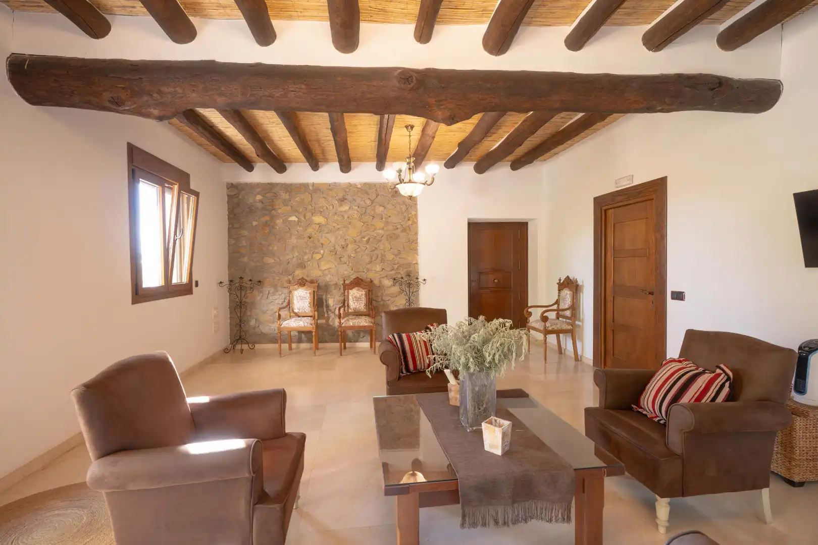 Wohnzimmer von Country house zum Verkauf in Válor mit Privatgarten, Terrasse und Abstellraum
