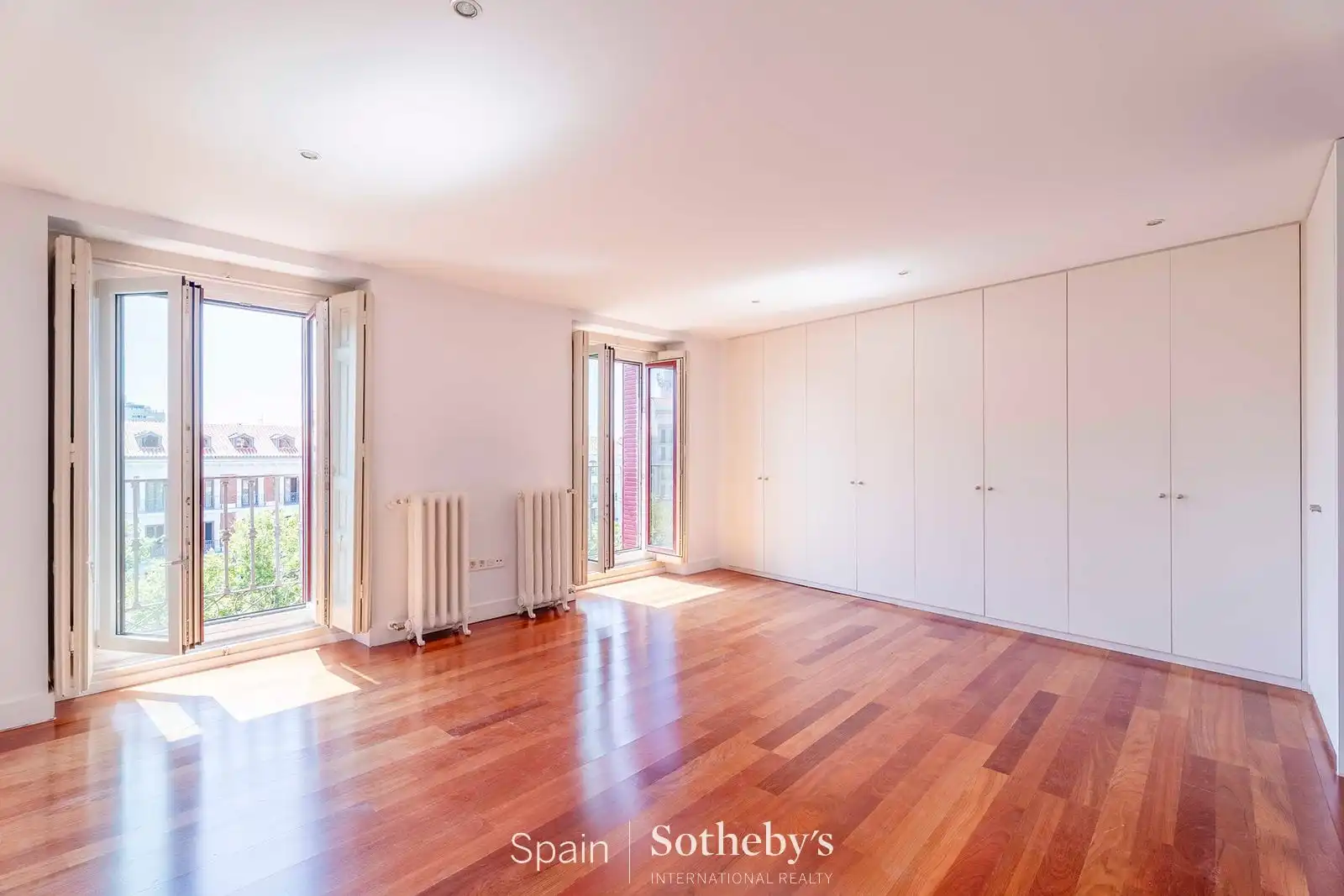 Apartament de lloguer a Plaza de Santa Bárbara, Justicia - Chueca