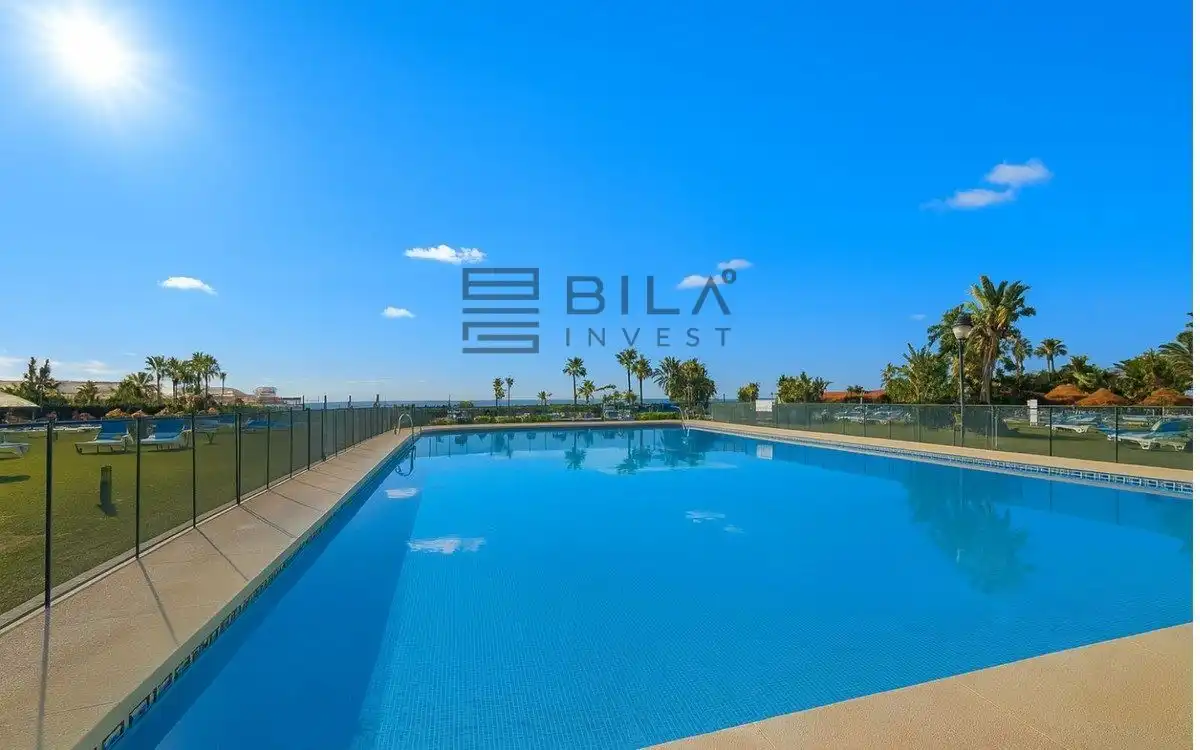Swimming pool of Attic for sale in Elviria - Cabopino