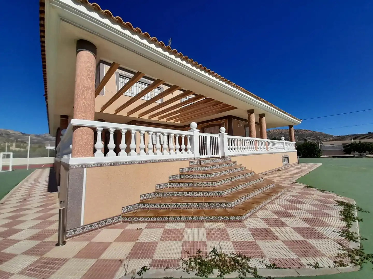 Vista exterior de Casa o xalet en venda en Alicante / Alacant amb Calefacció, Jardí privat i Terrassa