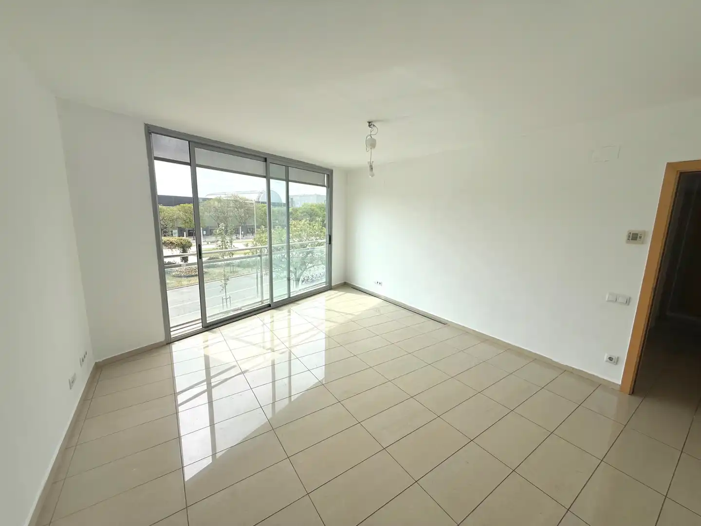 Living room of Flat for sale in L'Hospitalet de Llobregat  with Air Conditioner, Heating and Oven
