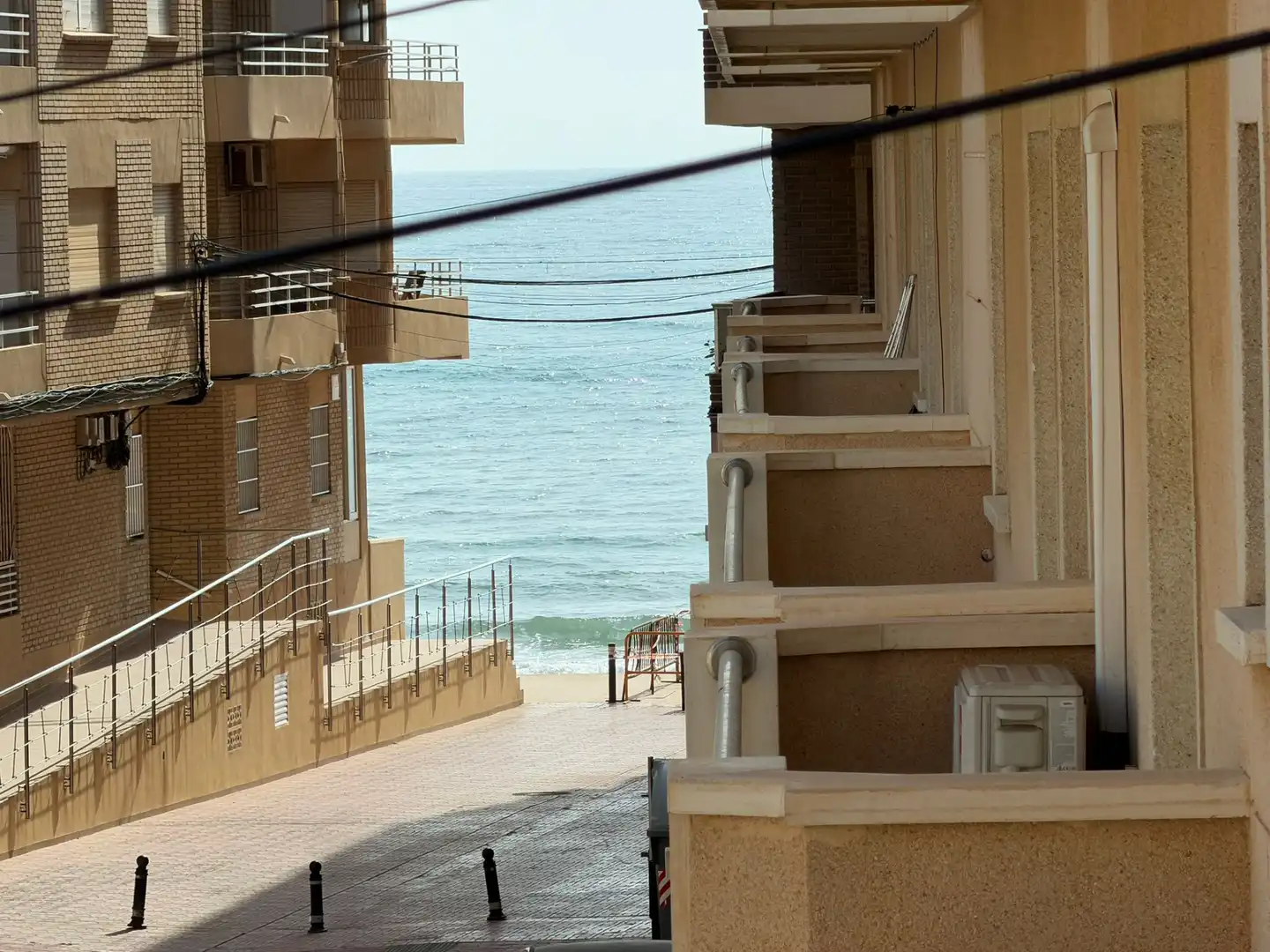 Vista exterior de Pis de lloguer en Torrevieja amb Aire condicionat, Terrassa i Moblat