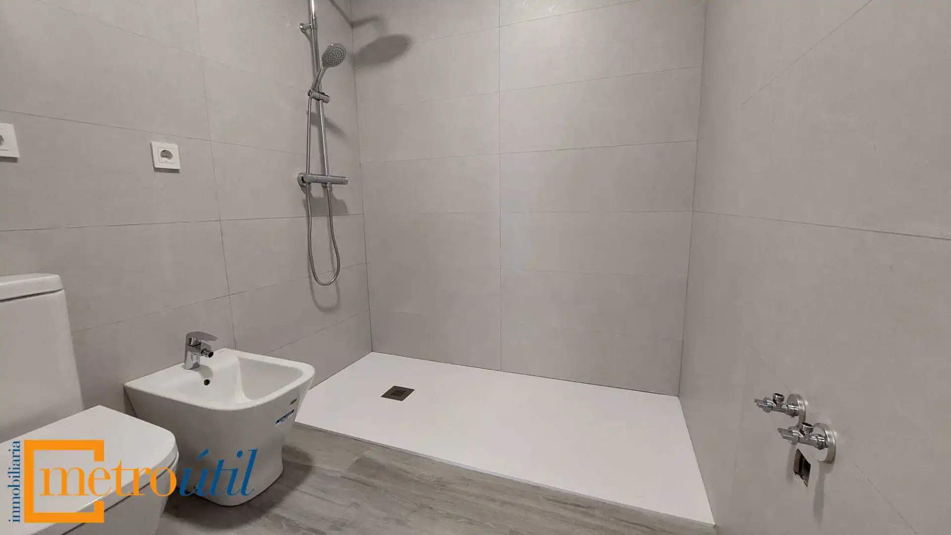 Badezimmer von Wohnung zum Verkauf in Salamanca mit Klimaanlage, Heizung und Parkett