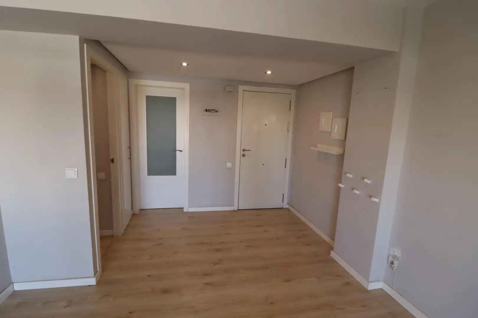 Flat for rent in Valencia  with Air Conditioner