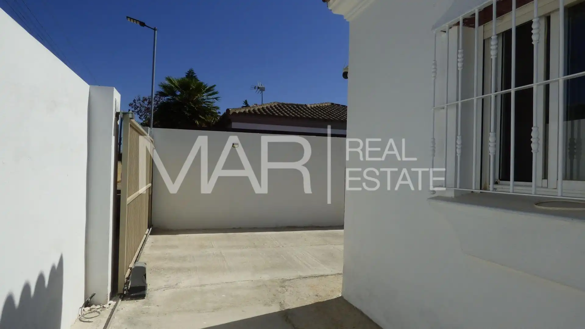 Exterior view of Houses for sale in Chiclana de la Frontera