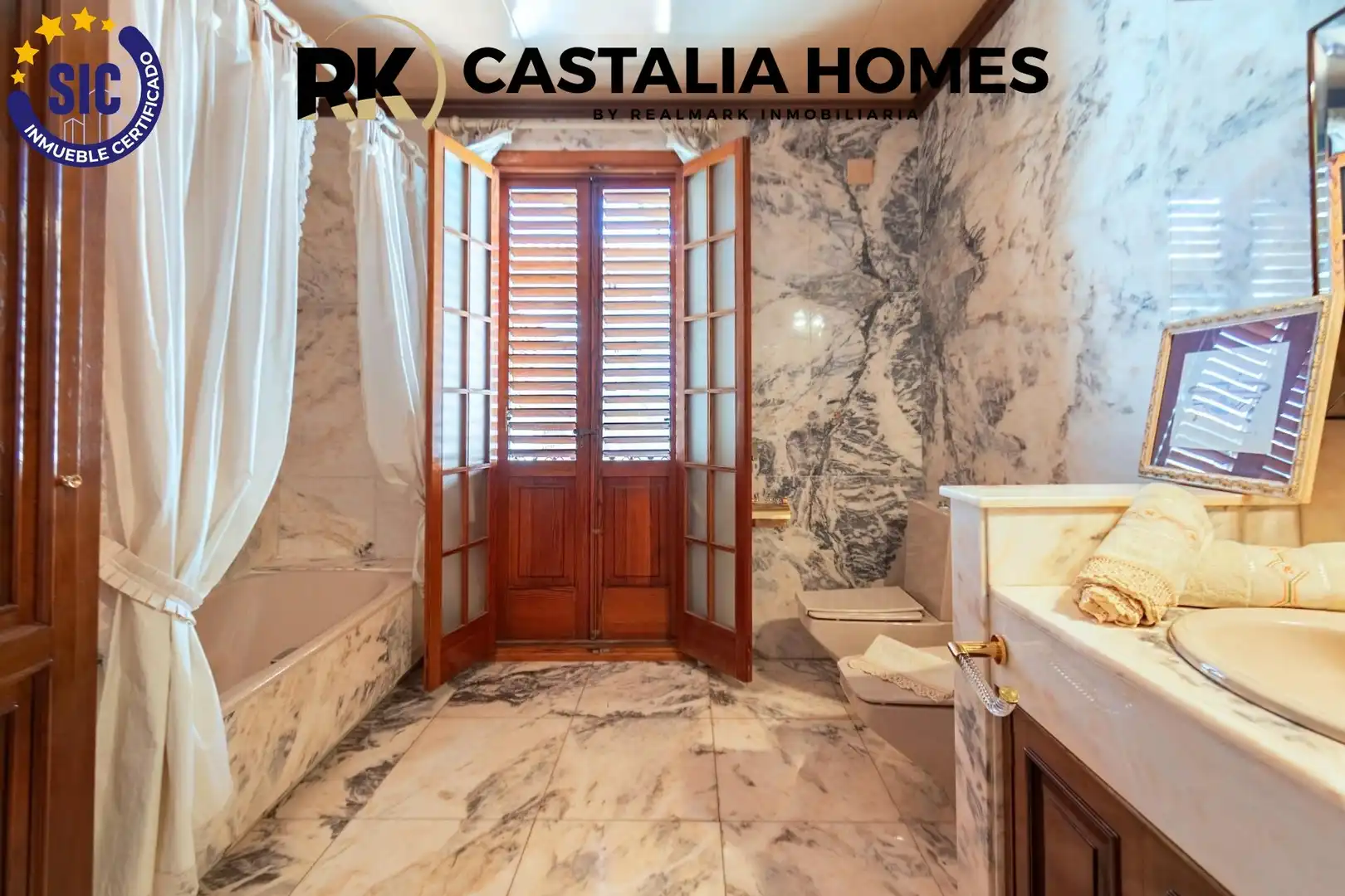 Baño de Casa o chalet en venta en Castellón de la Plana / Castelló de la Plana con Calefacción, Jardín privado y Parquet