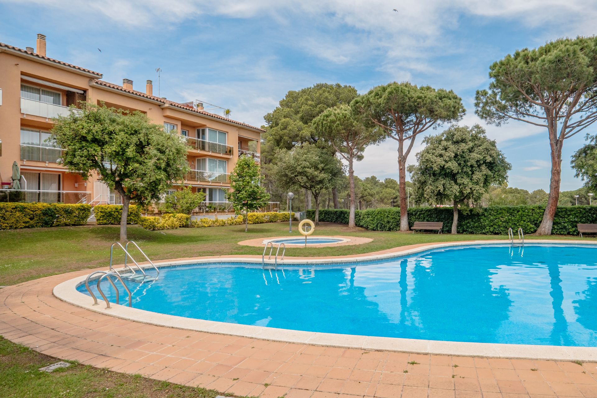 Schwimmbecken von Dachboden zum verkauf in Pals mit Klimaanlage, Terrasse und Möbliert