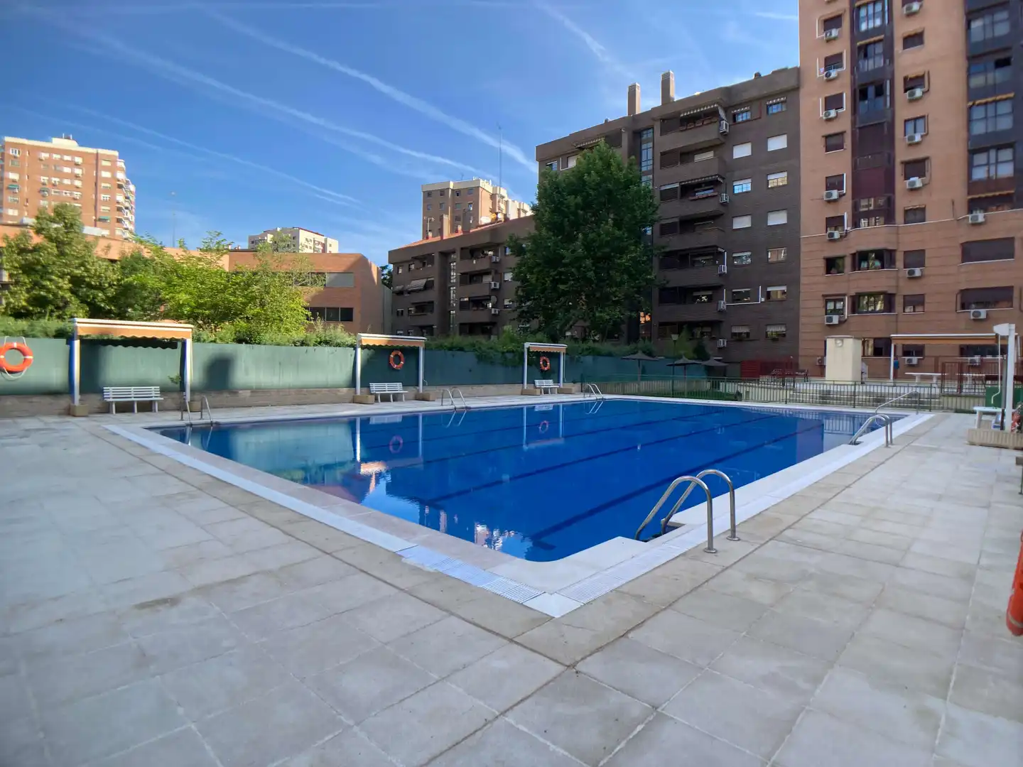 Piscina de Pis de lloguer en Madrid amb Aire condicionat, Calefacció i Parquet