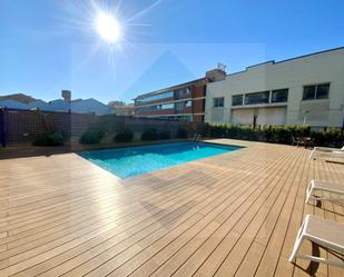 Piscina de Pis en venda en Montgat amb Terrassa