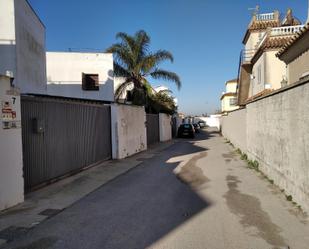 Vista exterior de Casa o xalet en venda en Sanlúcar de Barrameda amb Jardí privat