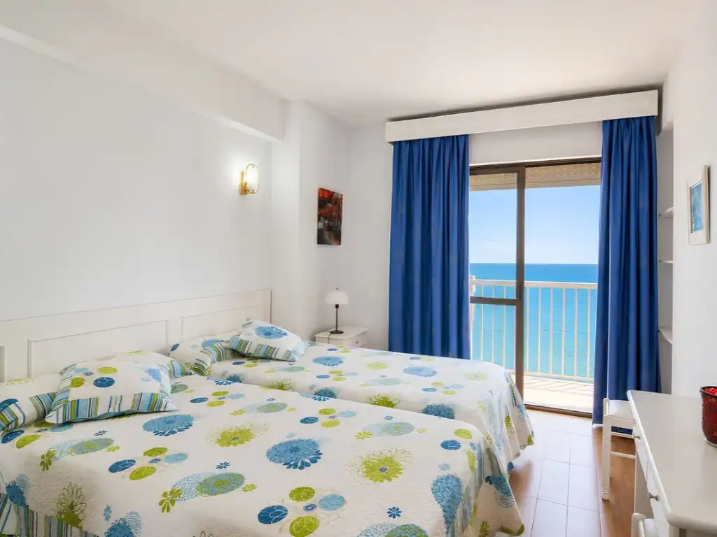 Habitación de Piso en venta en Fuengirola con Aire acondicionado, Terraza y Amueblado