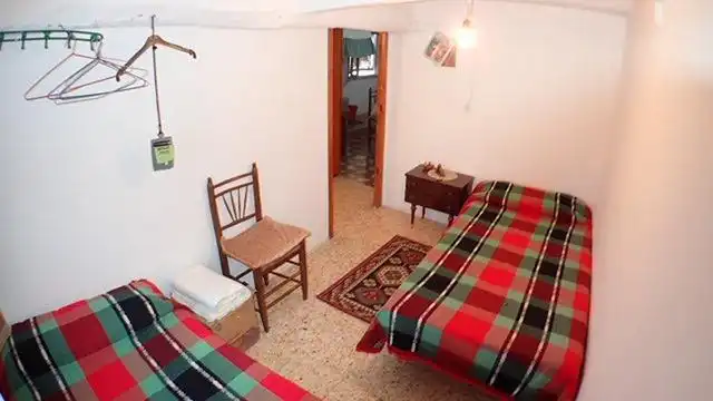 Dormitori de Finca rústica en venda en Crivillén amb Jardí privat