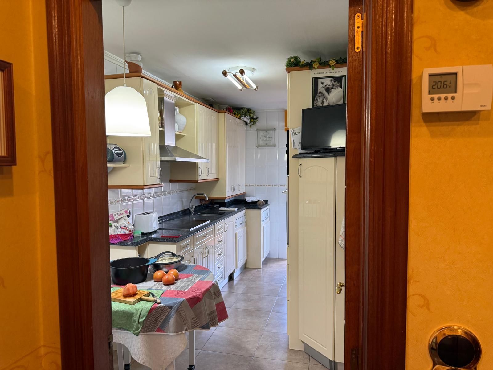 Cocina de Dúplex en venta en Castro-Urdiales con Calefacción y Terraza