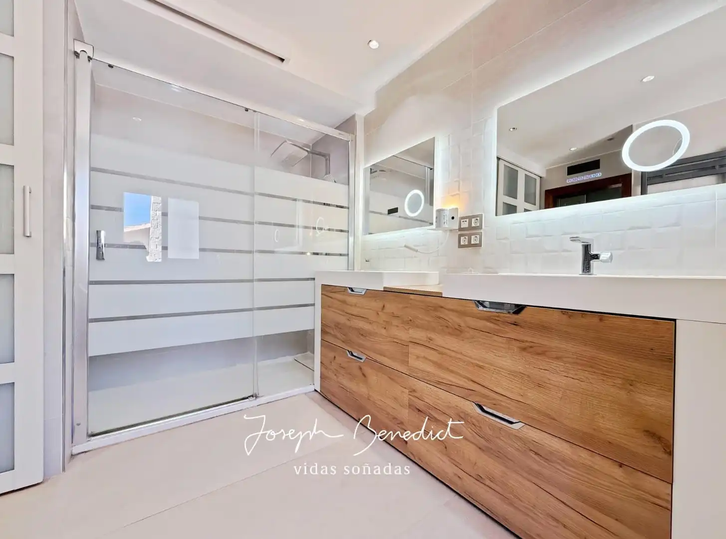 Bathroom of Houses for sale in Castelldefels  with Air Conditioner, Heating and Private garden