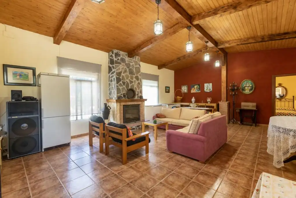 Sala d'estar de Finca rústica en venda en Tierga amb Jardí privat, Terrassa i Traster