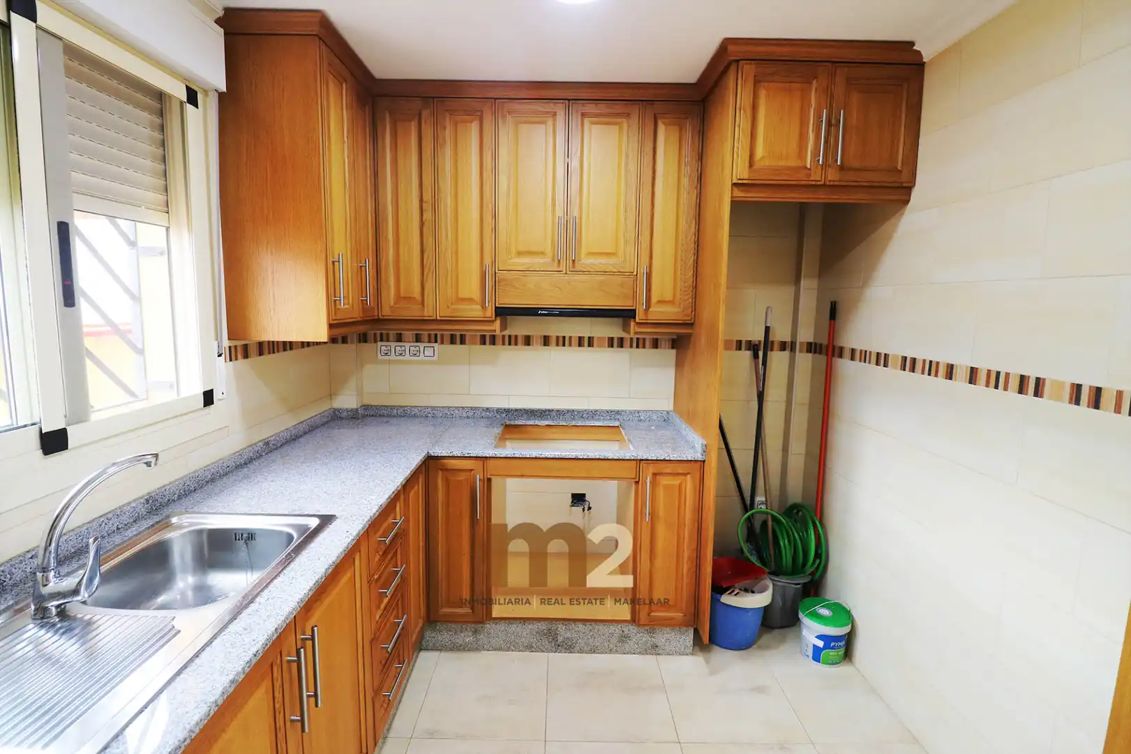 Cuina de Casa o xalet en venda en Guardamar del Segura amb Aire condicionat, Terrassa i Moblat