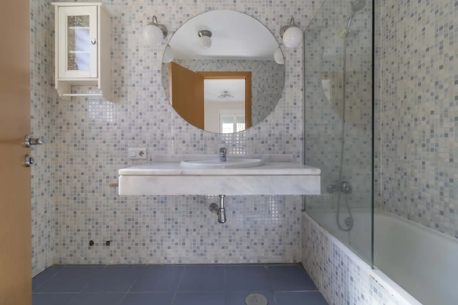 Baño de Casa adosada en venta en Espartinas con Aire acondicionado, Terraza y Piscina