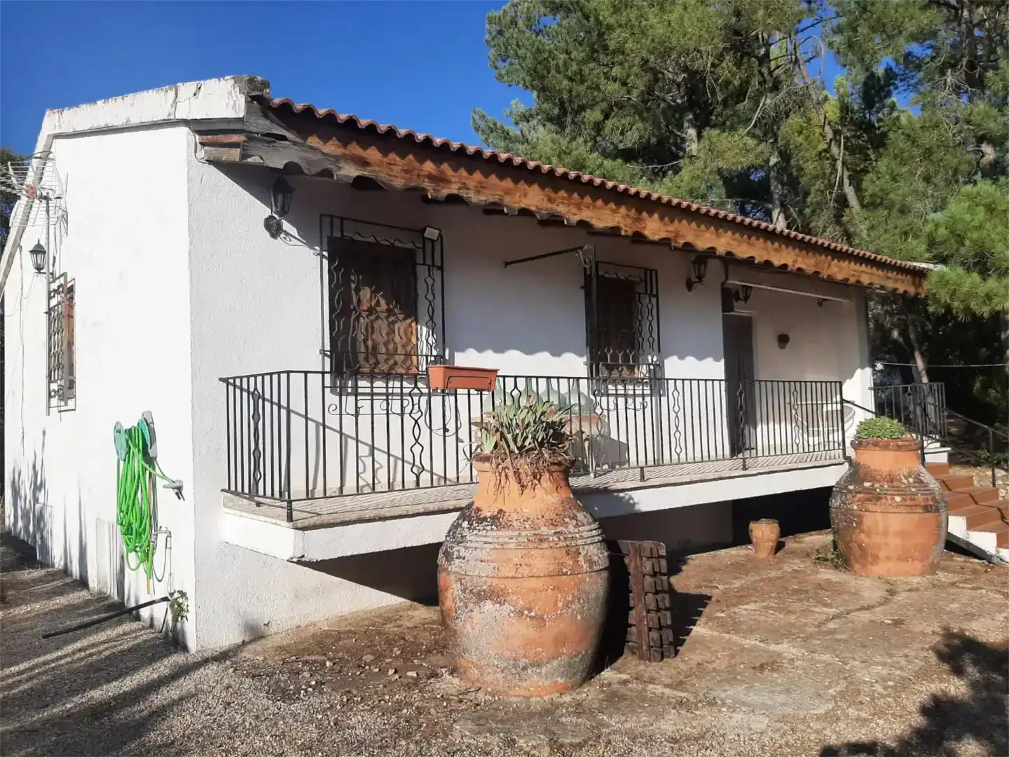 Vista exterior de Casa o xalet en venda en Quesada amb Jardí privat, Piscina i Moblat