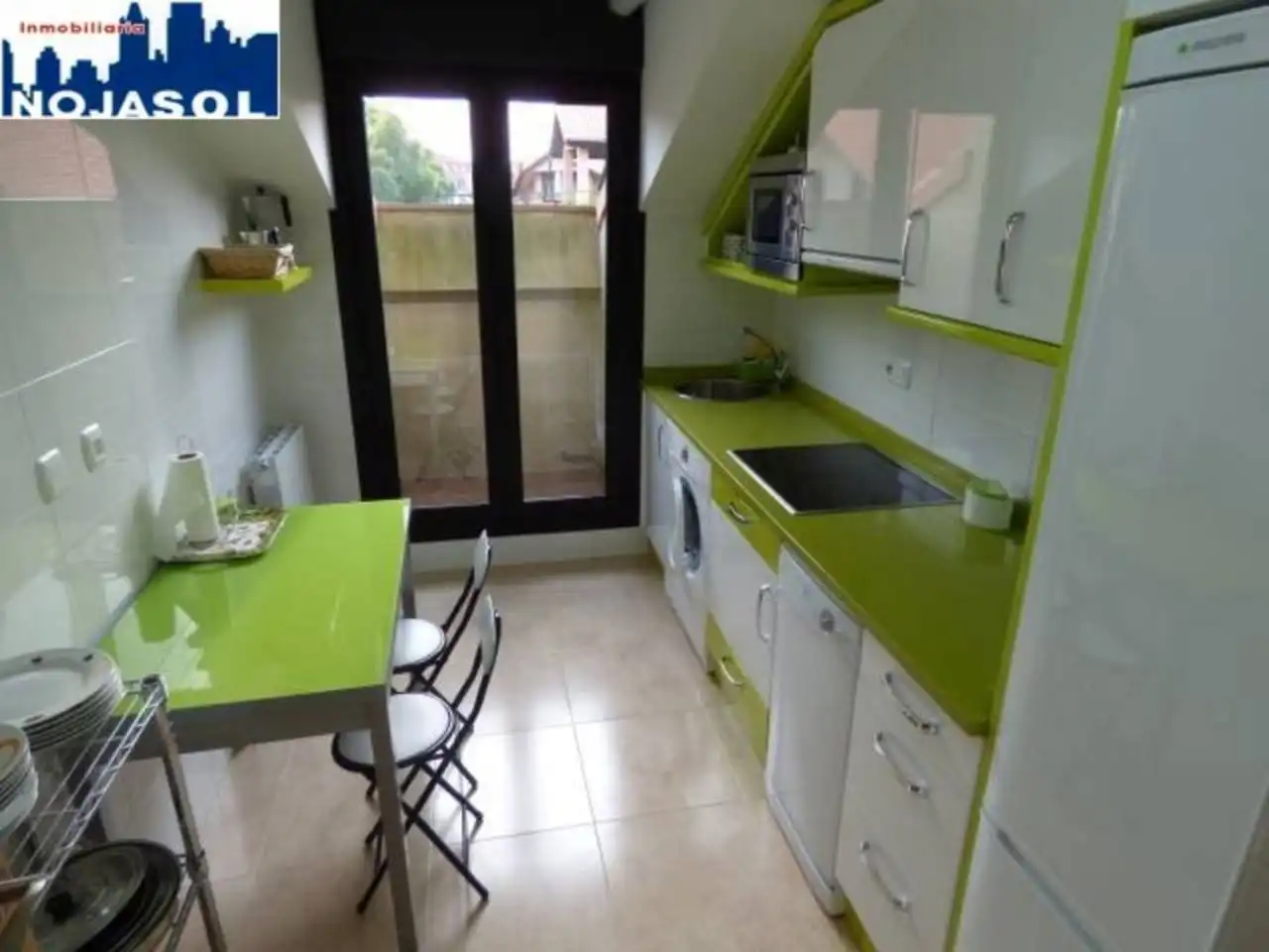 Cuina de Àtic de lloguer en Noja amb Calefacció, Terrassa i Moblat