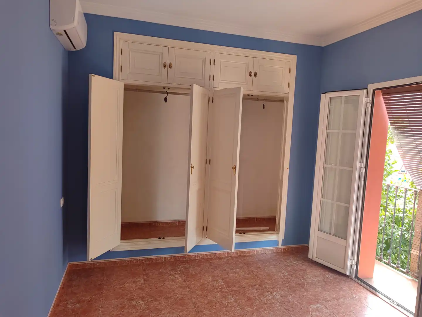 Dormitori de Pis en venda en Utrera amb Aire condicionat, Calefacció i Terrassa