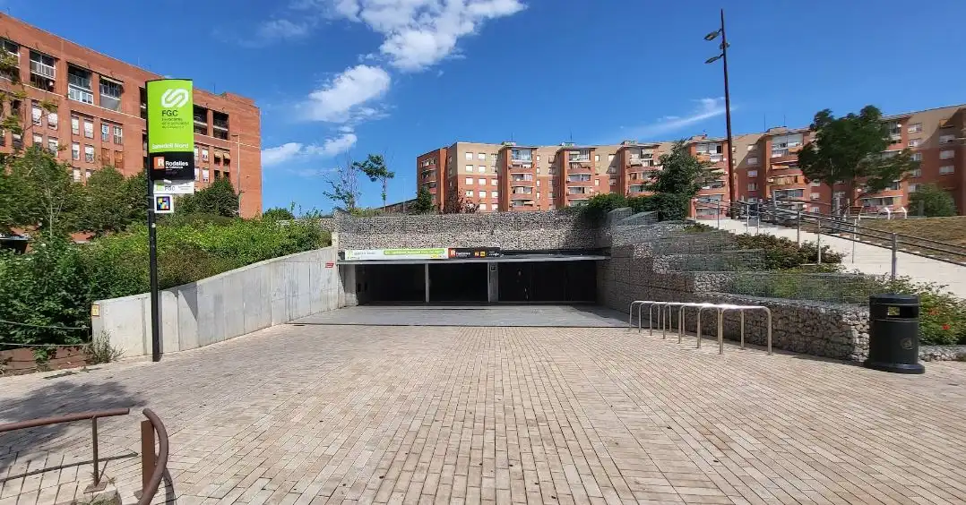 Parking de Piso en venta en Sabadell con Balcón