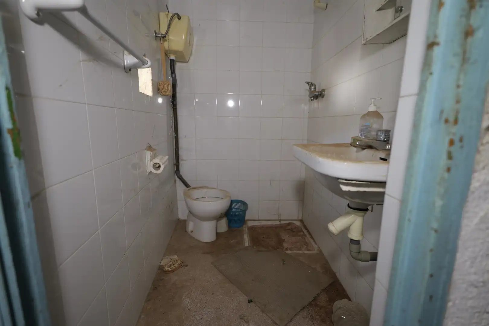 Baño de Casa adosada en venta en Turón con Jardín privado