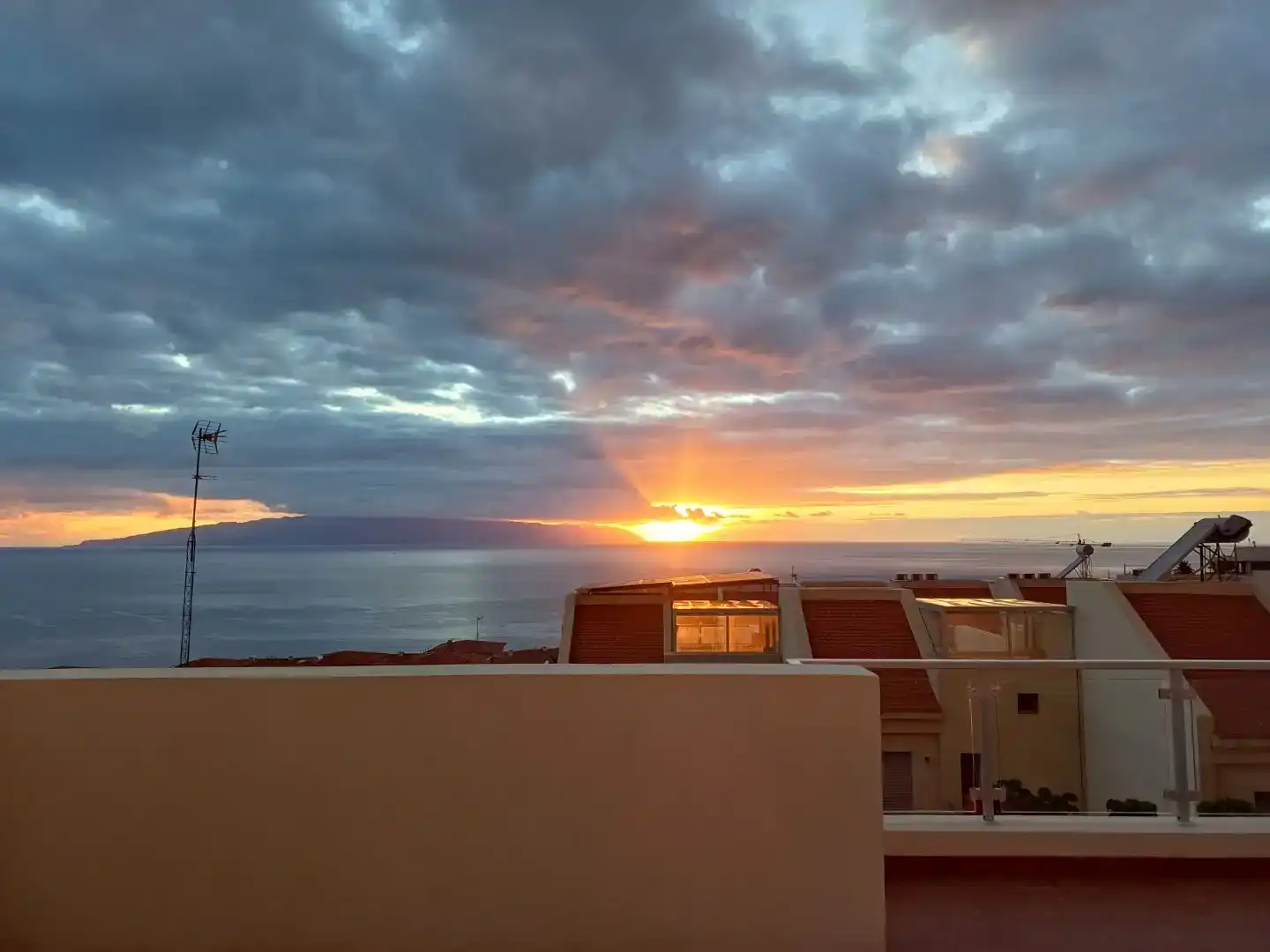 Vista exterior de Casa adosada en venda en Santiago del Teide amb Piscina i Balcó