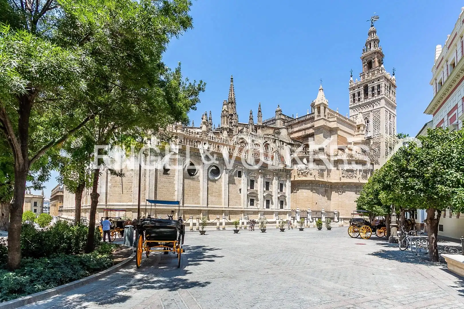 Exterior view of Houses for sale in Sevilla  with Air Conditioner, Heating and Storage room