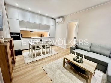 Piso con balcón en venta en Eixample