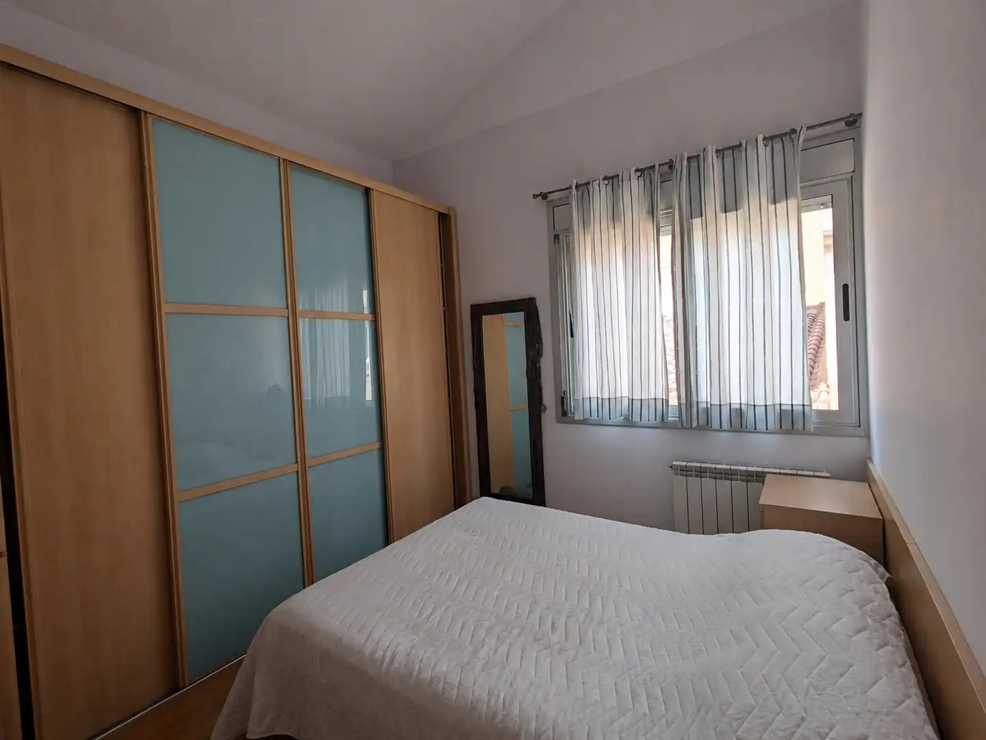 Schlafzimmer von Maisonette zum Verkauf in Barcelona mit Klimaanlage und Heizung