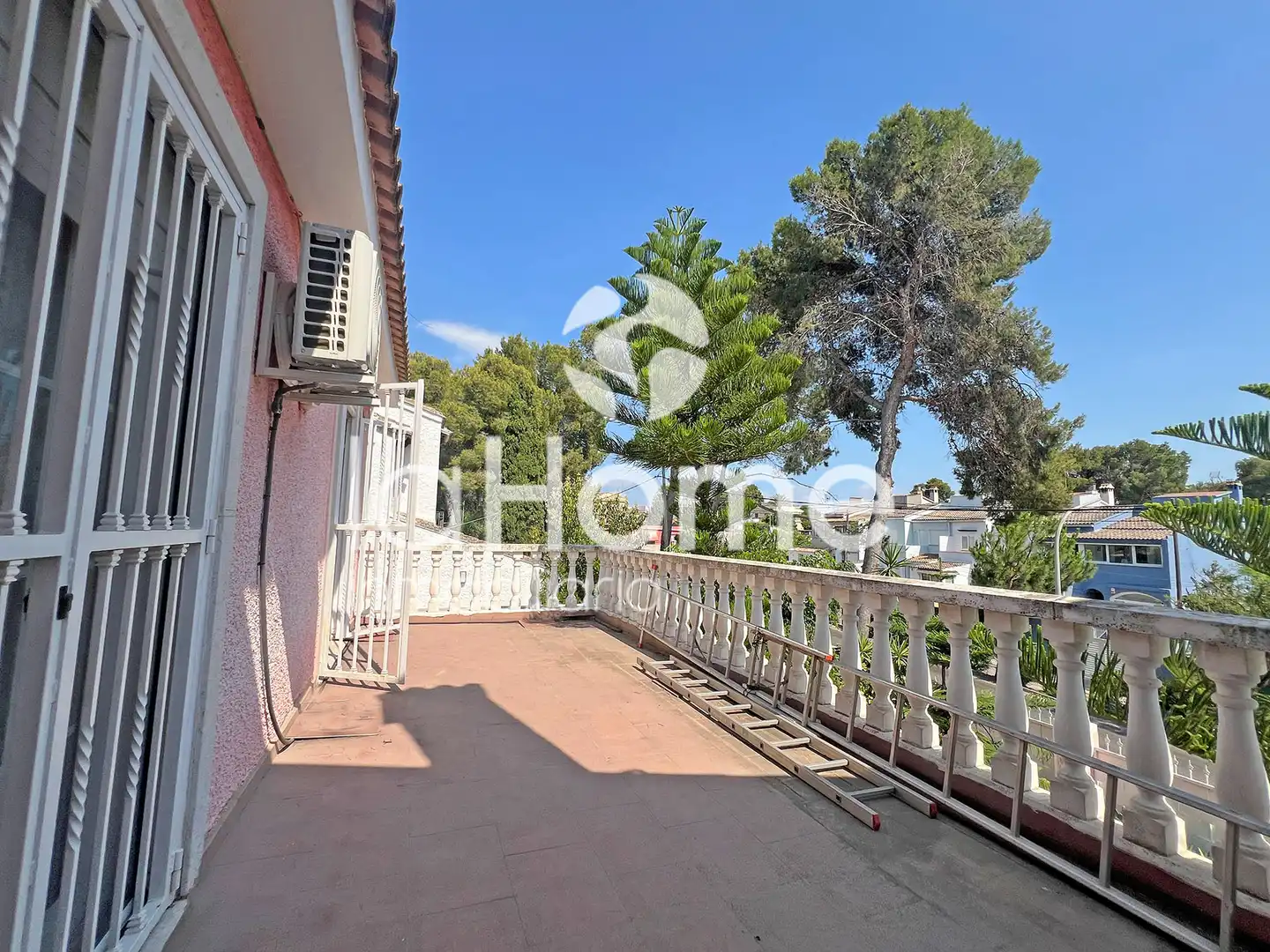 Terrasse von Haus oder Chalet zum Verkauf in Paterna mit Klimaanlage, Privatgarten und Parkett