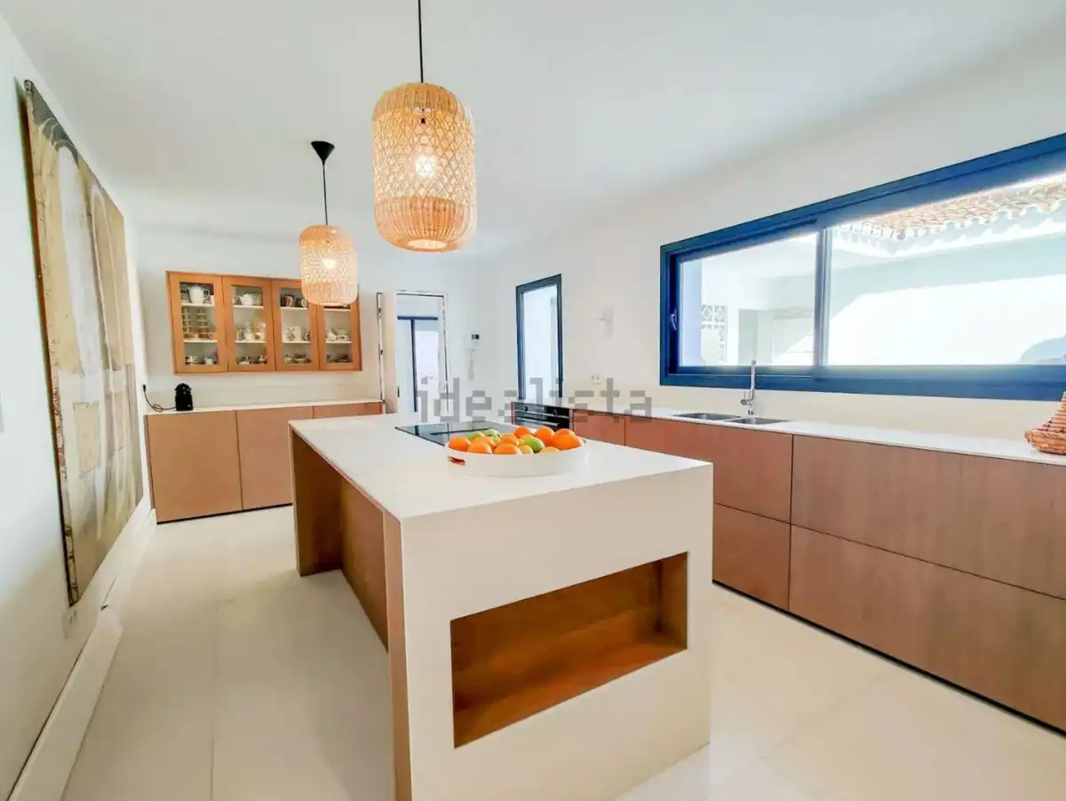 Cuina de Casa o xalet de lloguer en Estepona amb Aire condicionat, Jardí privat i Terrassa