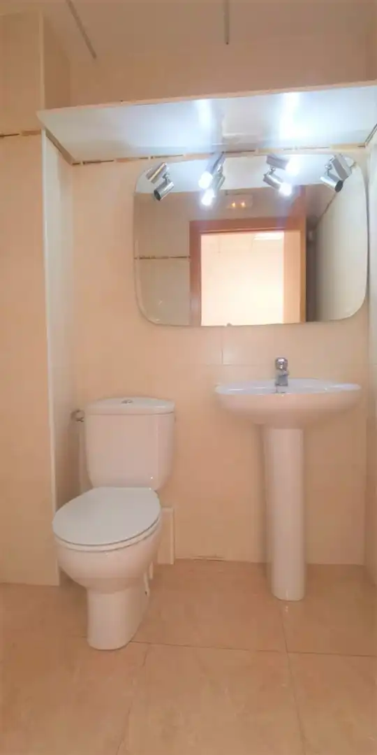 Business premises to rent in Carrer Carrer Pau Casals, imagen 7