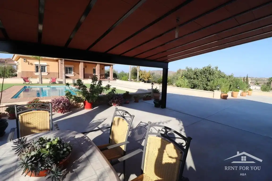 Terrassa de Casa o xalet de lloguer en Alhaurín El Grande amb Aire condicionat, Jardí privat i Terrassa