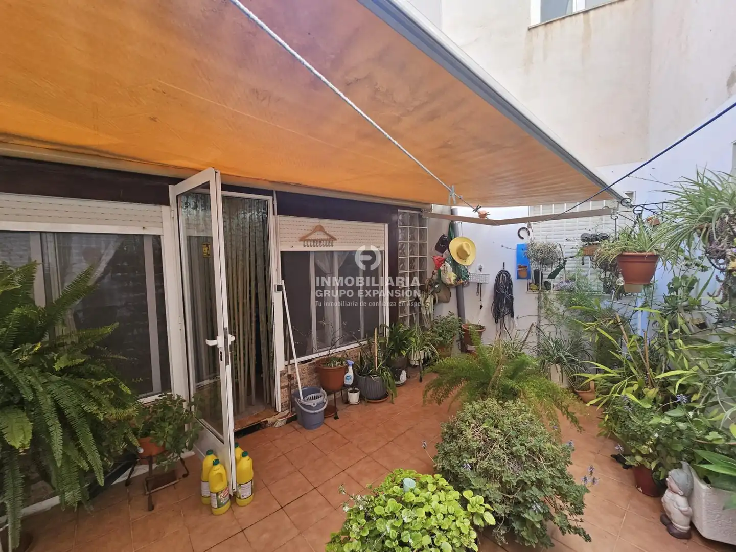 Außenansicht von Wohnung zum Verkauf in Aspe mit Klimaanlage, Heizung und Privatgarten
