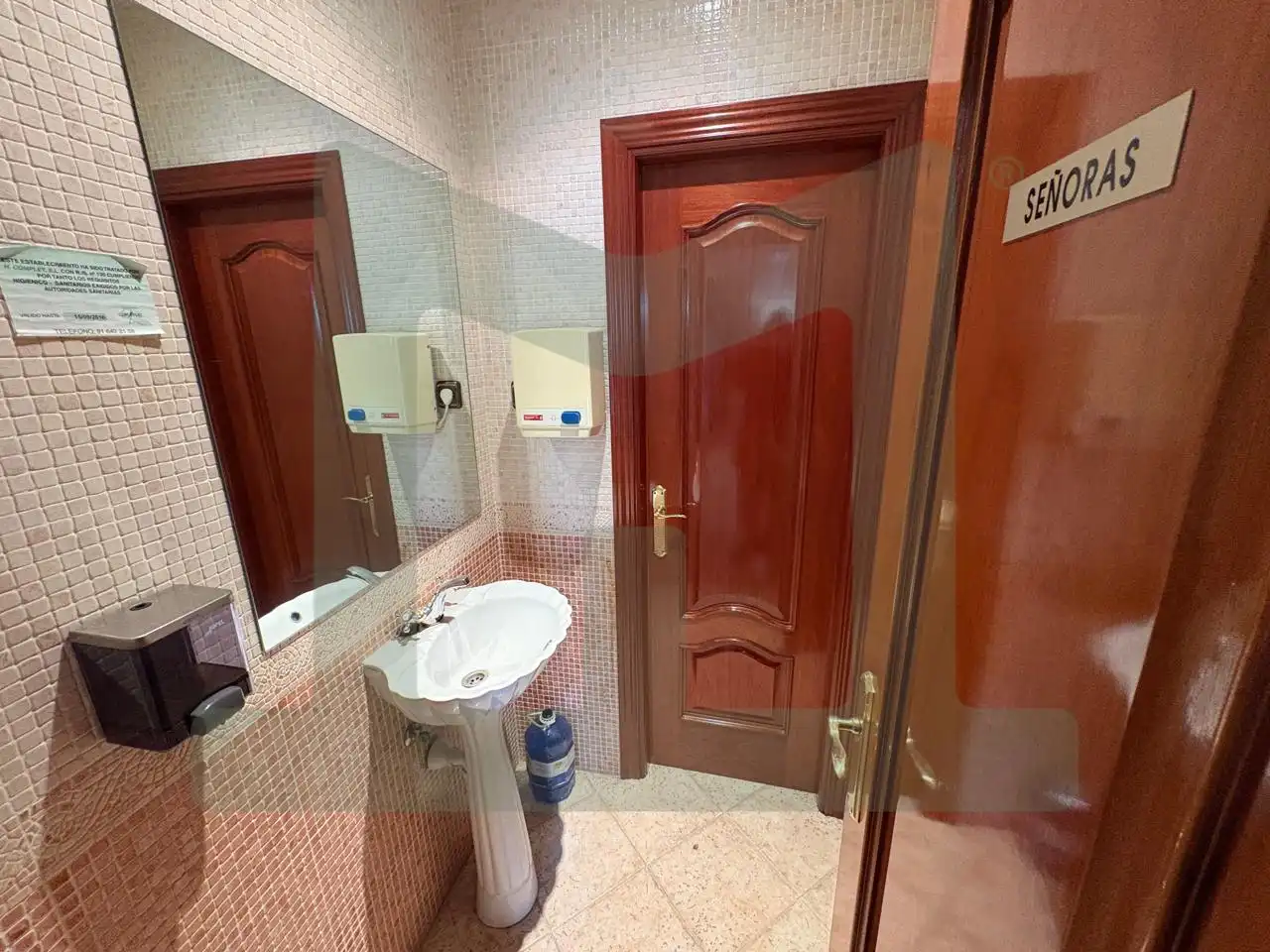 Badezimmer von Fabrikhallen zur Miete in Griñón