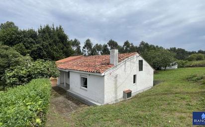 Vista exterior de Casa o xalet en venda en Gozón amb Calefacció, Jardí privat i Traster