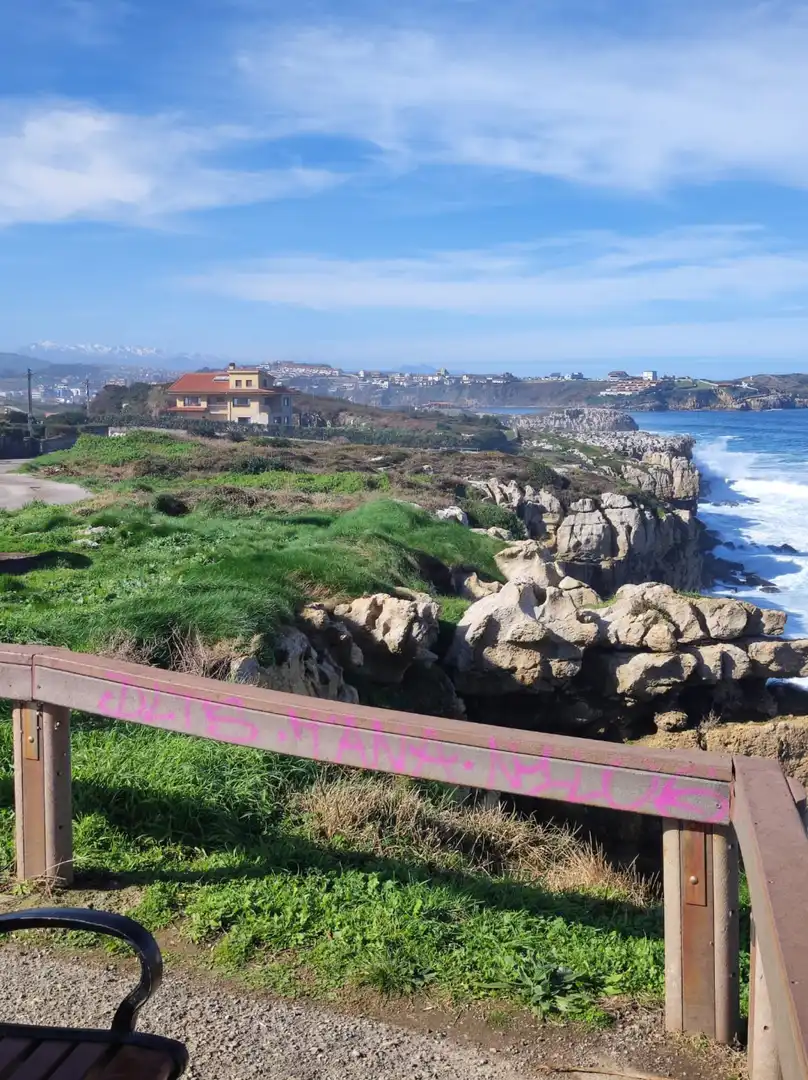 Vista exterior de Casa o chalet de alquiler en Miengo con Calefacción, Jardín privado y Amueblado