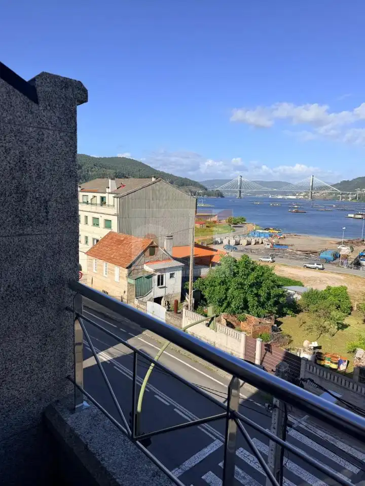 Vista exterior de Àtic en venda en Moaña amb Calefacció i Traster