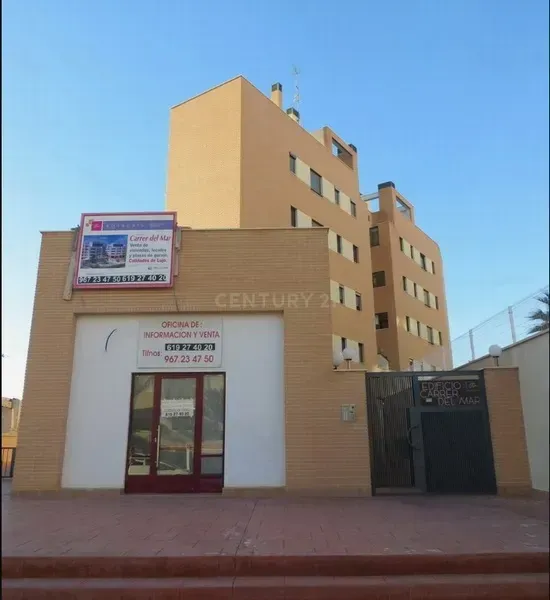 Vista exterior de Local en venda en El Campello